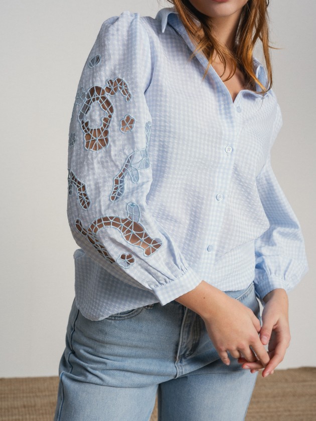 Shirt with embroidery on the sleeves.