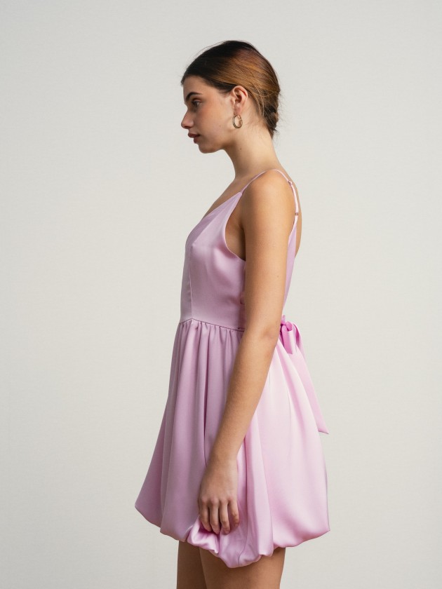 Robe bouffante � col en v