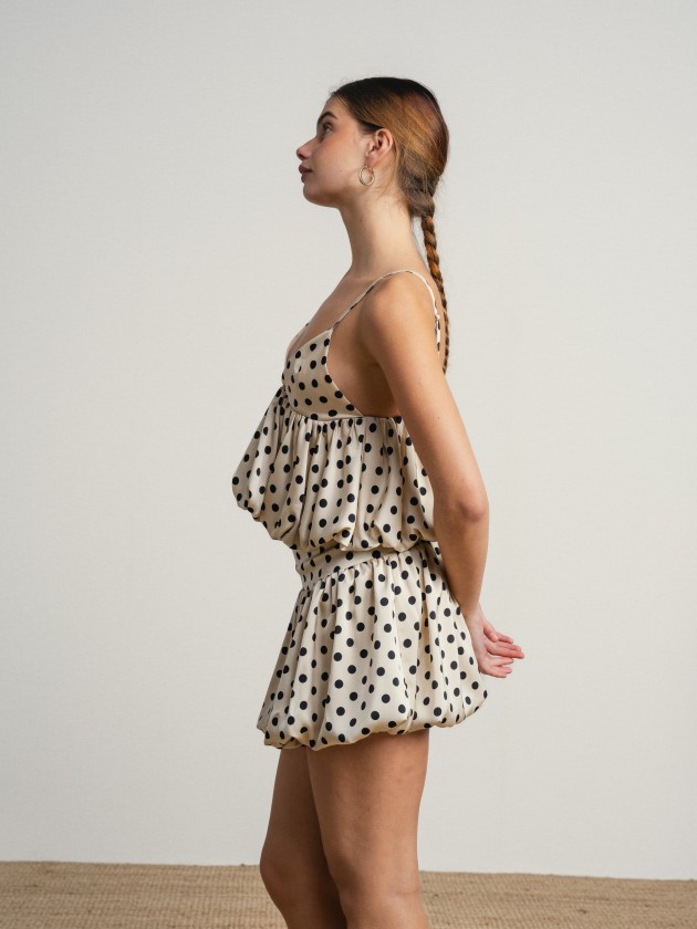 V-neck top with balloon polka dots. V-neck top with balloon polka dots.