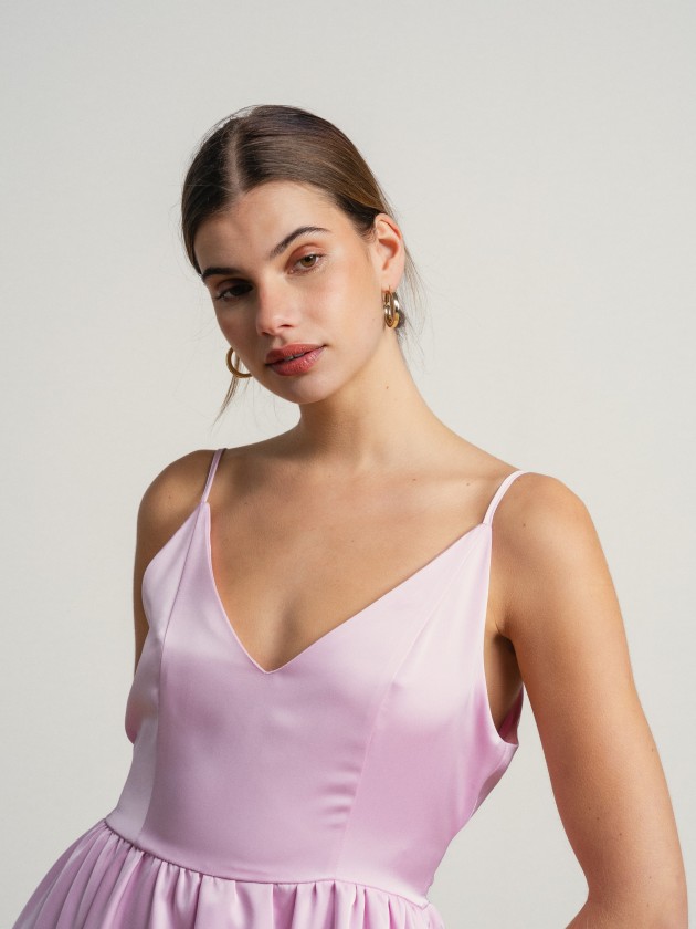 Robe bouffante � col en v