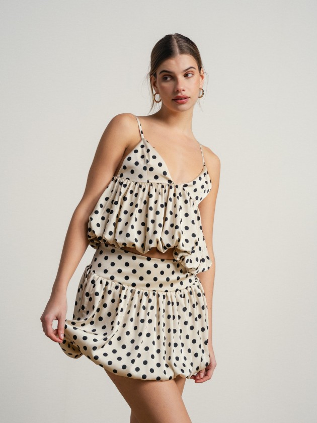V-neck top with balloon polka dots. V-neck top with balloon polka dots.