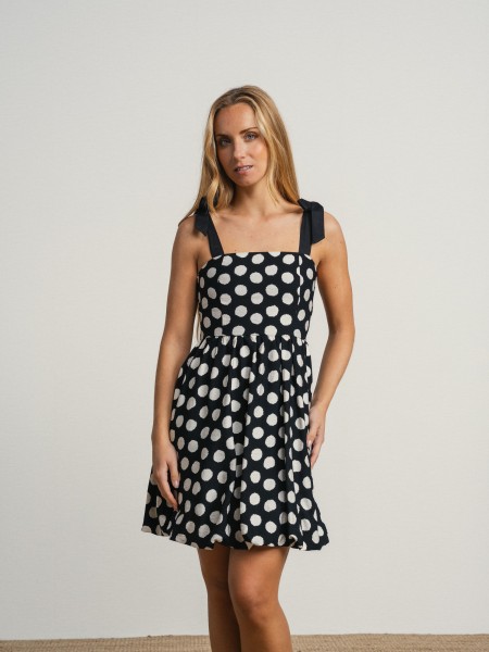 Dress with polka dots in a balloon
