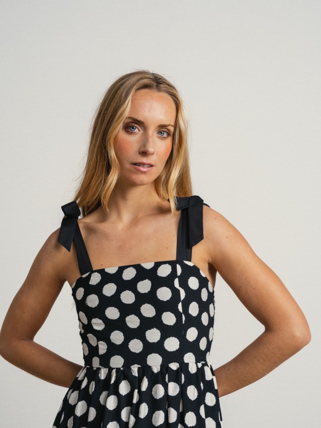 Dress with polka dots in a balloon Dress with polka dots in a balloon
