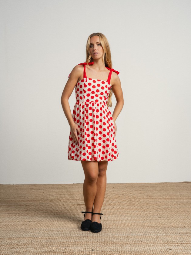 Dress with polka dots in a balloon