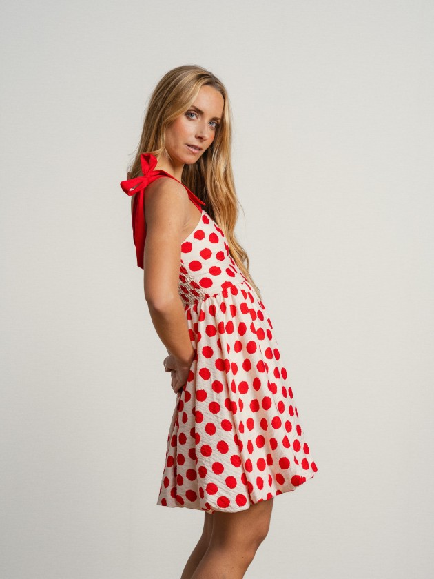 Dress with polka dots in a balloon