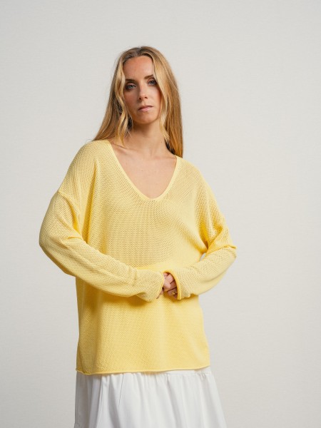 Loose-fitting v-neck sweater