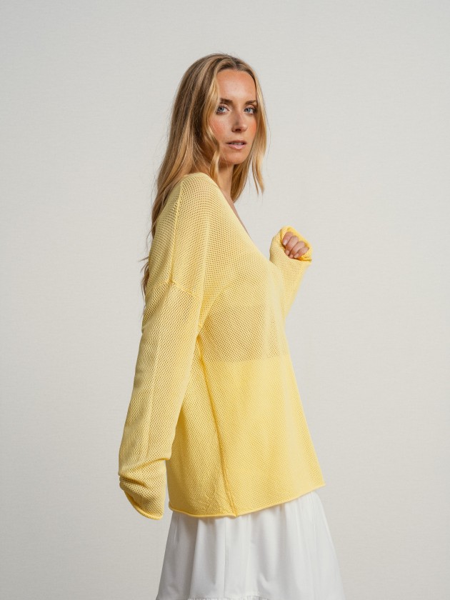 Loose-fitting v-neck sweater Loose-fitting v-neck sweater