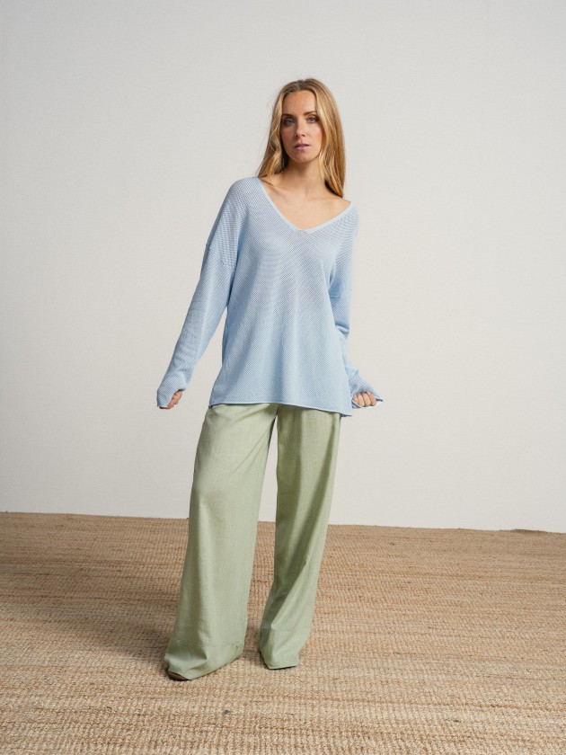 Loose-fitting v-neck sweater Loose-fitting v-neck sweater