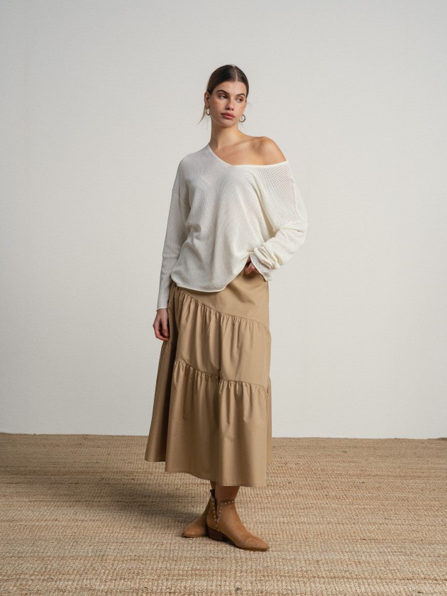 Loose-fitting v-neck sweater Loose-fitting v-neck sweater