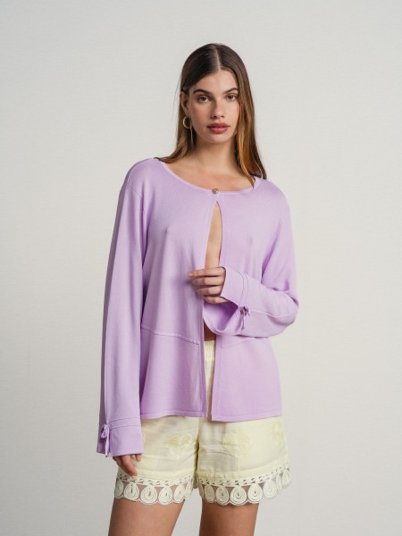Knitted cardigan with bow on the sleeves