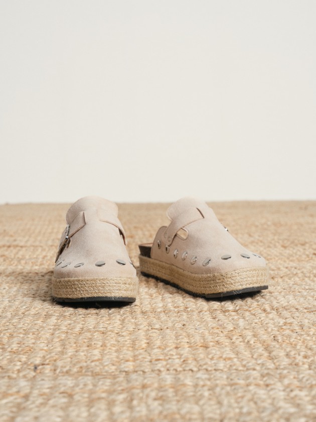 Clogs with tacks Clogs with tacks