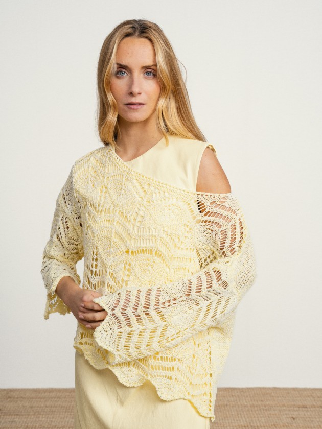 Embroidered top with bare shoulders Embroidered top with bare shoulders