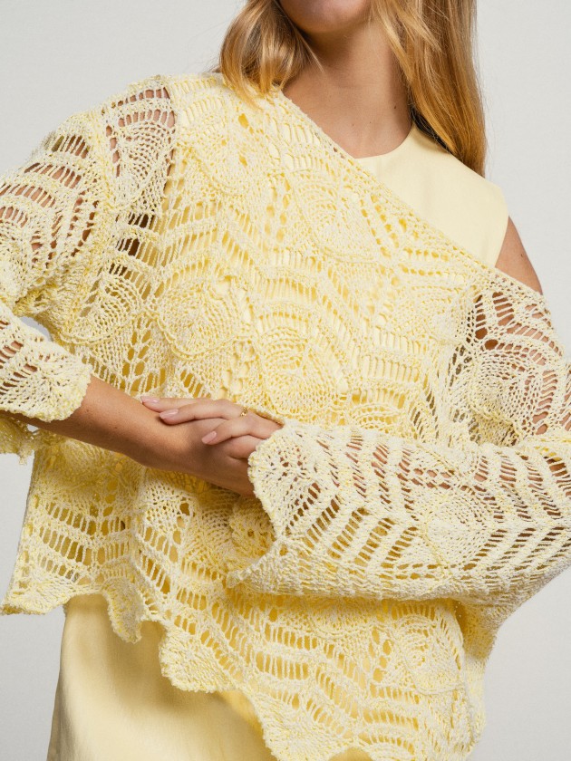 Embroidered top with bare shoulders Embroidered top with bare shoulders