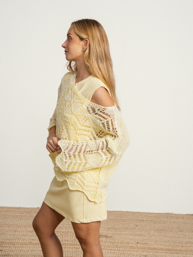 Embroidered top with bare shoulders Embroidered top with bare shoulders