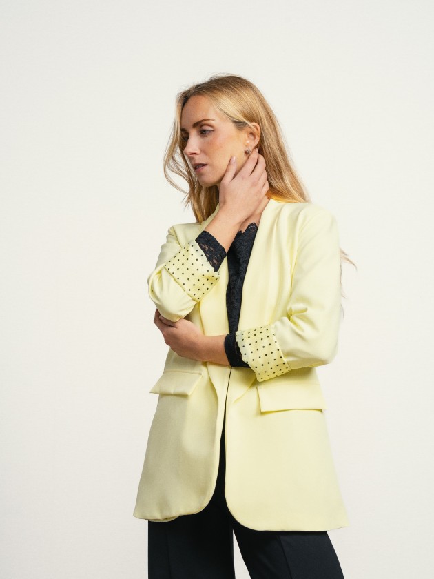 Short-sleeved blazer with polka dots