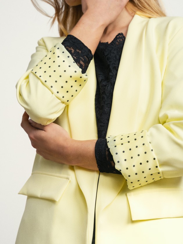 Short-sleeved blazer with polka dots