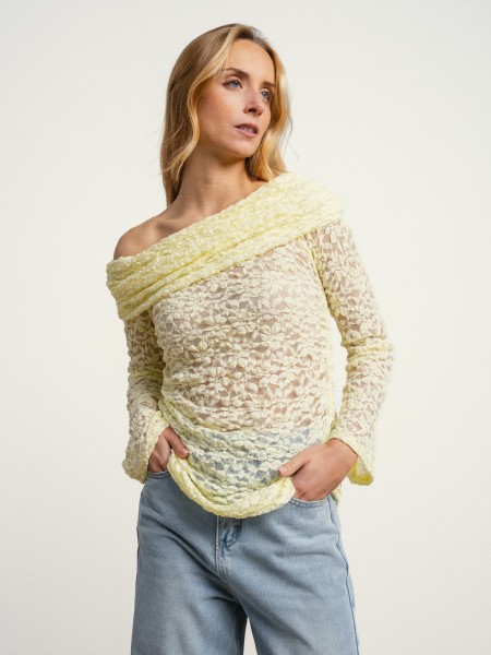 Off-the-shoulder lace camisole