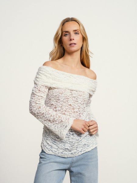 Off-the-shoulder lace camisole