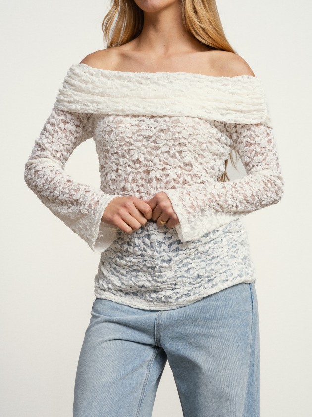 Off-the-shoulder lace camisole