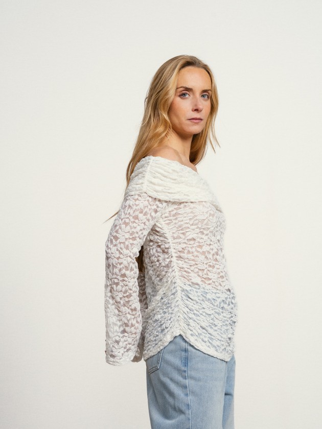 Off-the-shoulder lace camisole