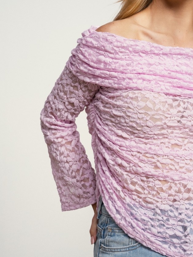 Off-the-shoulder lace camisole