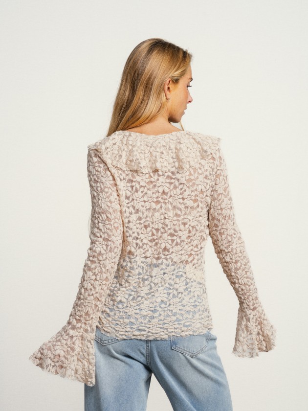 Coat with lace and bows