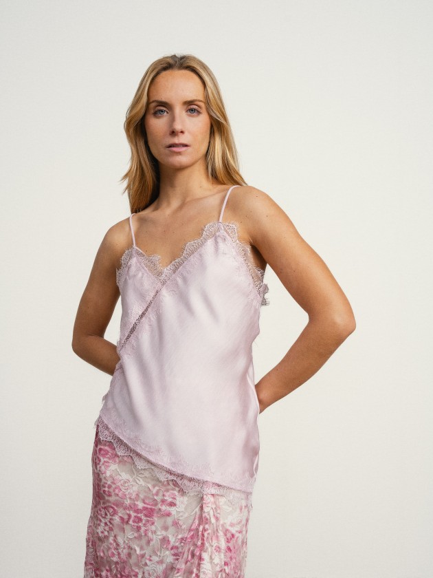 Satin top with straps and lace Satin top with straps and lace