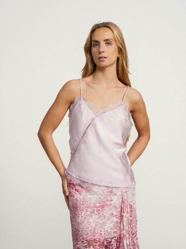 Satin top with straps and lace Satin top with straps and lace