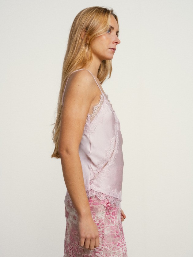 Satin top with straps and lace Satin top with straps and lace