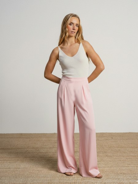 Wide-leg trousers with darts