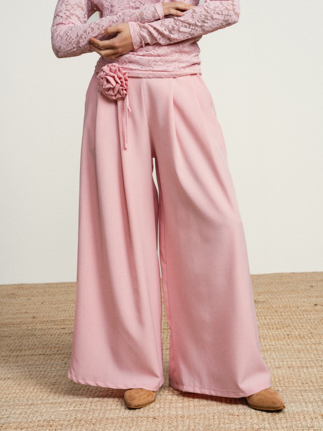 Wide-legged trousers with a flower on the belt Wide-legged trousers with a flower on the belt