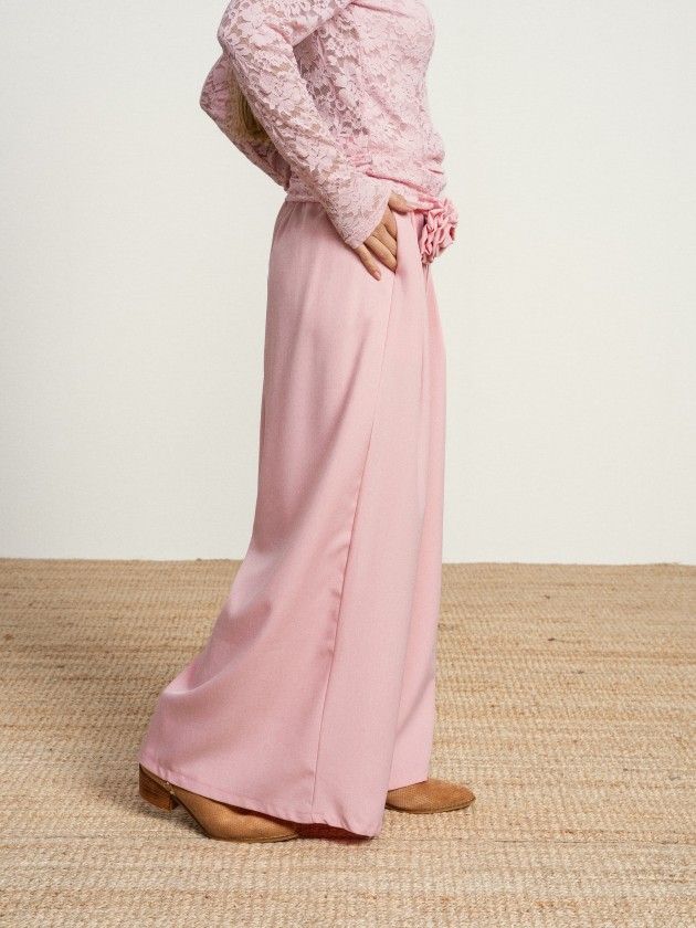 Wide-legged trousers with a flower on the belt Wide-legged trousers with a flower on the belt