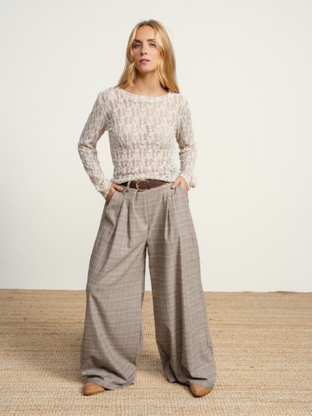 Wide-legged plaid pants