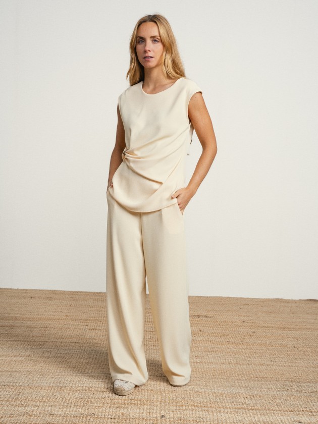 Wide-legged trousers with silver buttons