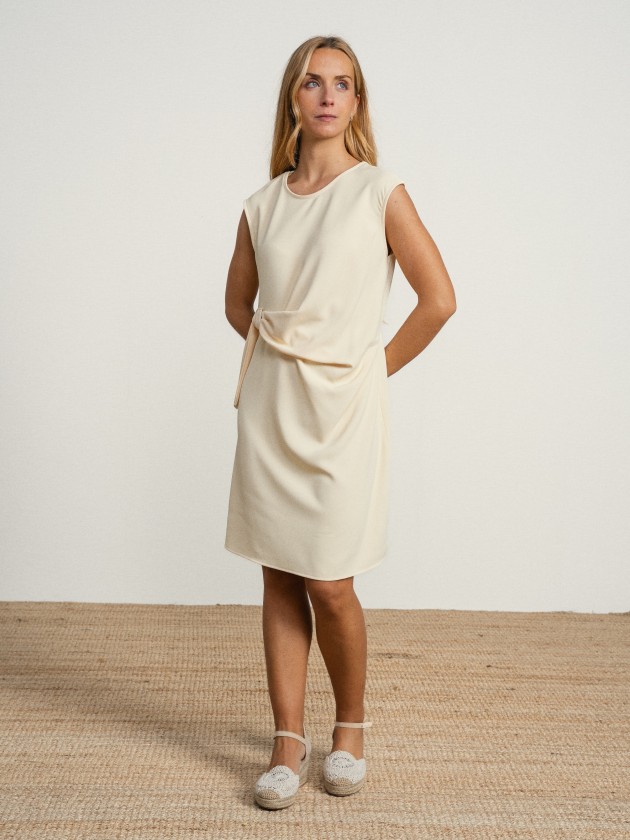 Midi dress with detail at the waist