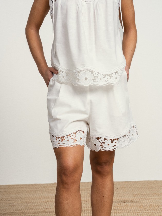 Cotton shorts with english embroidery
