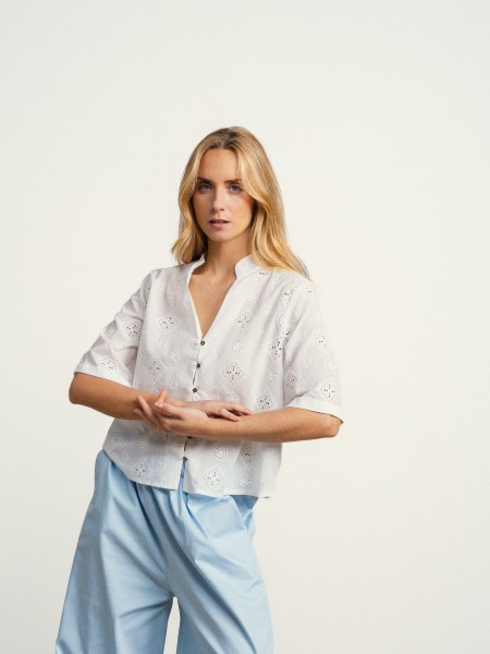 Embroidered cotton shirt with v-neck