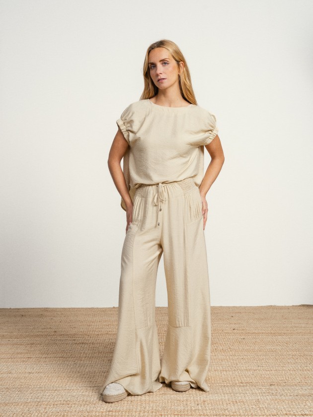 Pants with elastic waistband and drawstrings