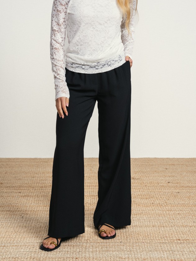 Pants with elastic waistband