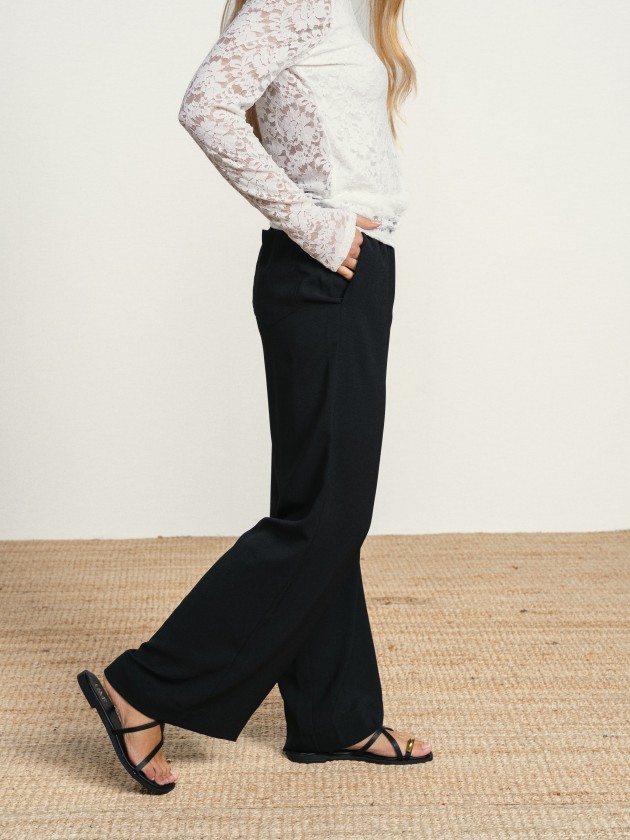 Pants with elastic waistband