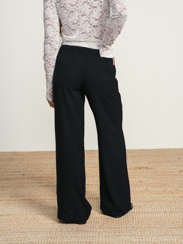 Pants with elastic waistband