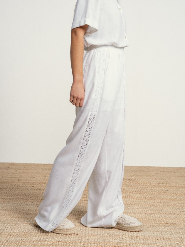 Linen trousers with lace