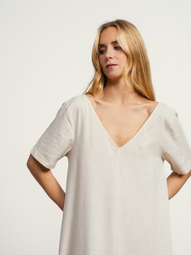 V-neck dress V-neck dress