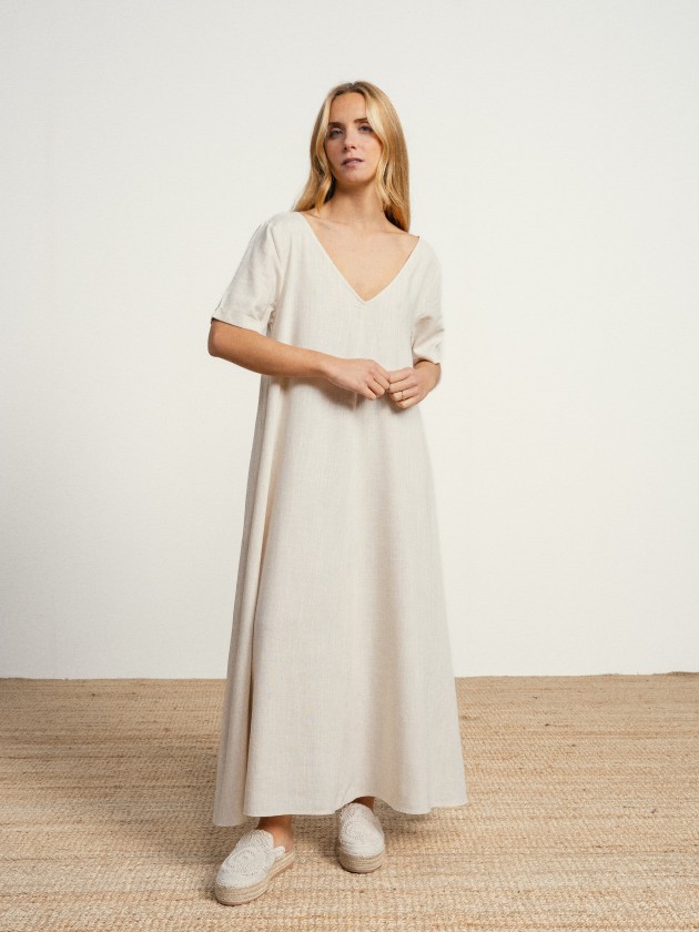 V-neck dress V-neck dress