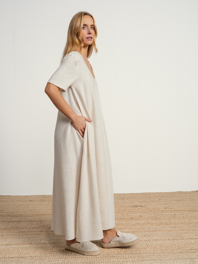 V-neck dress V-neck dress