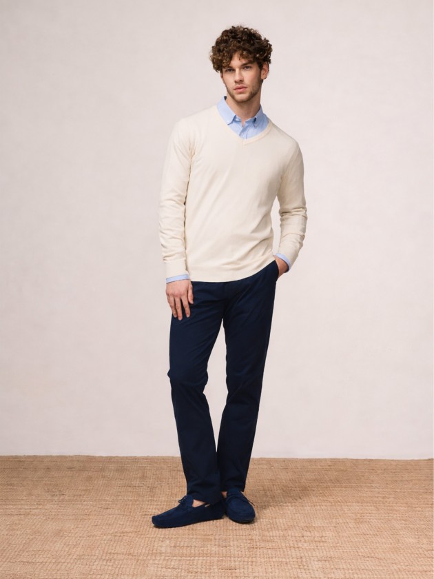 V-neck mesh