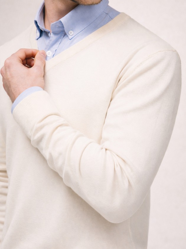 V-neck mesh