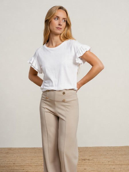 Regular fit cotton t-shirt.
