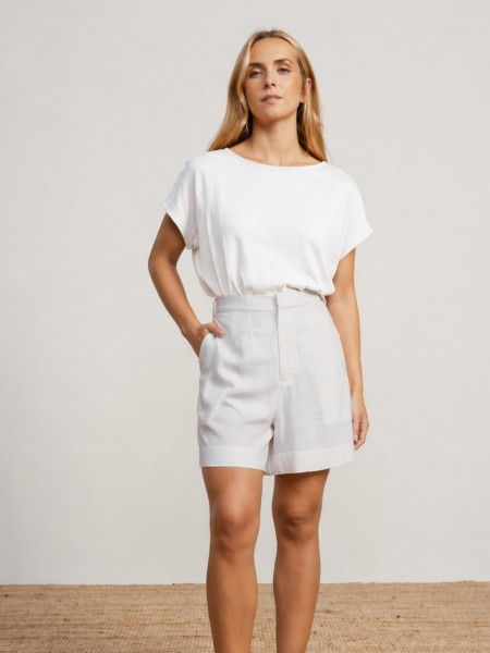 Fluid-cut t-shirt in lightweight fabric