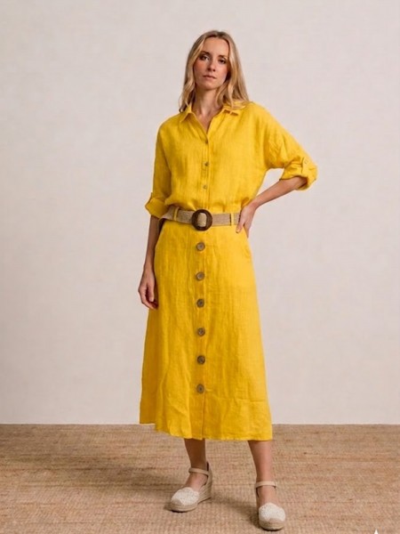 Linen midi skirt with buttons.
